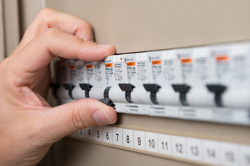 CIRCUIT BREAKERS, RCDs & SWITCHBOARDS