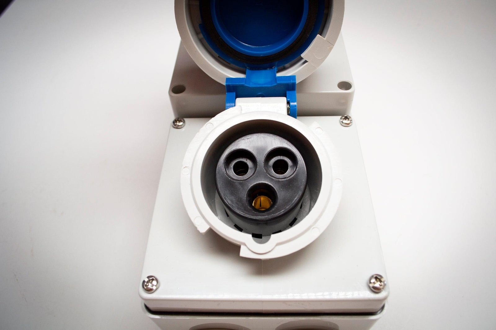 Switched Socket Manlakis 16 Amp 3 Pin IP67 | Eurotech NZ